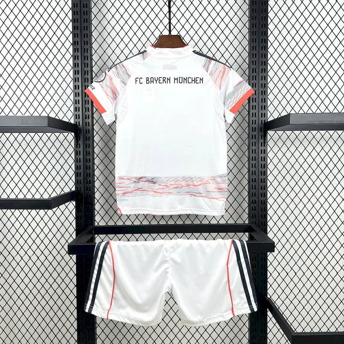 Kit Infantil Bayern de Monique 25/26 Away