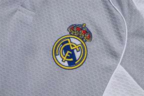 Camisa Real Madrid 2025/26 Edição Polo - Cinza Claro - Versão Torcedor
