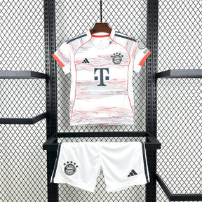 Kit Infantil Bayern de Monique 25/26 Away