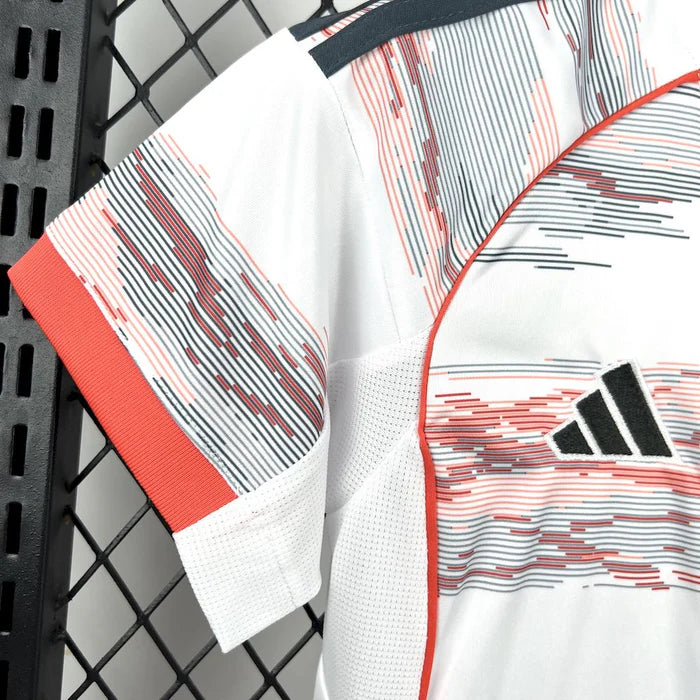 Kit Infantil Bayern de Monique 25/26 Away