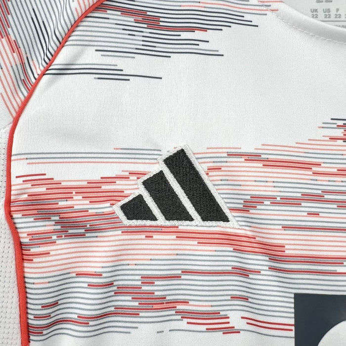 Kit Infantil Bayern de Monique 25/26 Away