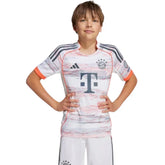 Kit Infantil Bayern de Monique 25/26 Away